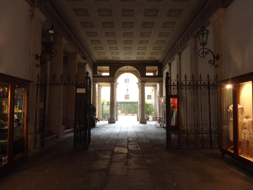Il Cappello Di Giulietta Hotel เวโรนา ภายนอก รูปภาพ