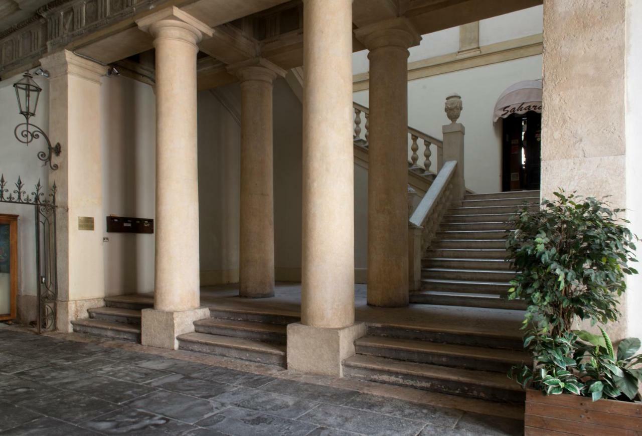 Il Cappello Di Giulietta Hotel เวโรนา ภายนอก รูปภาพ