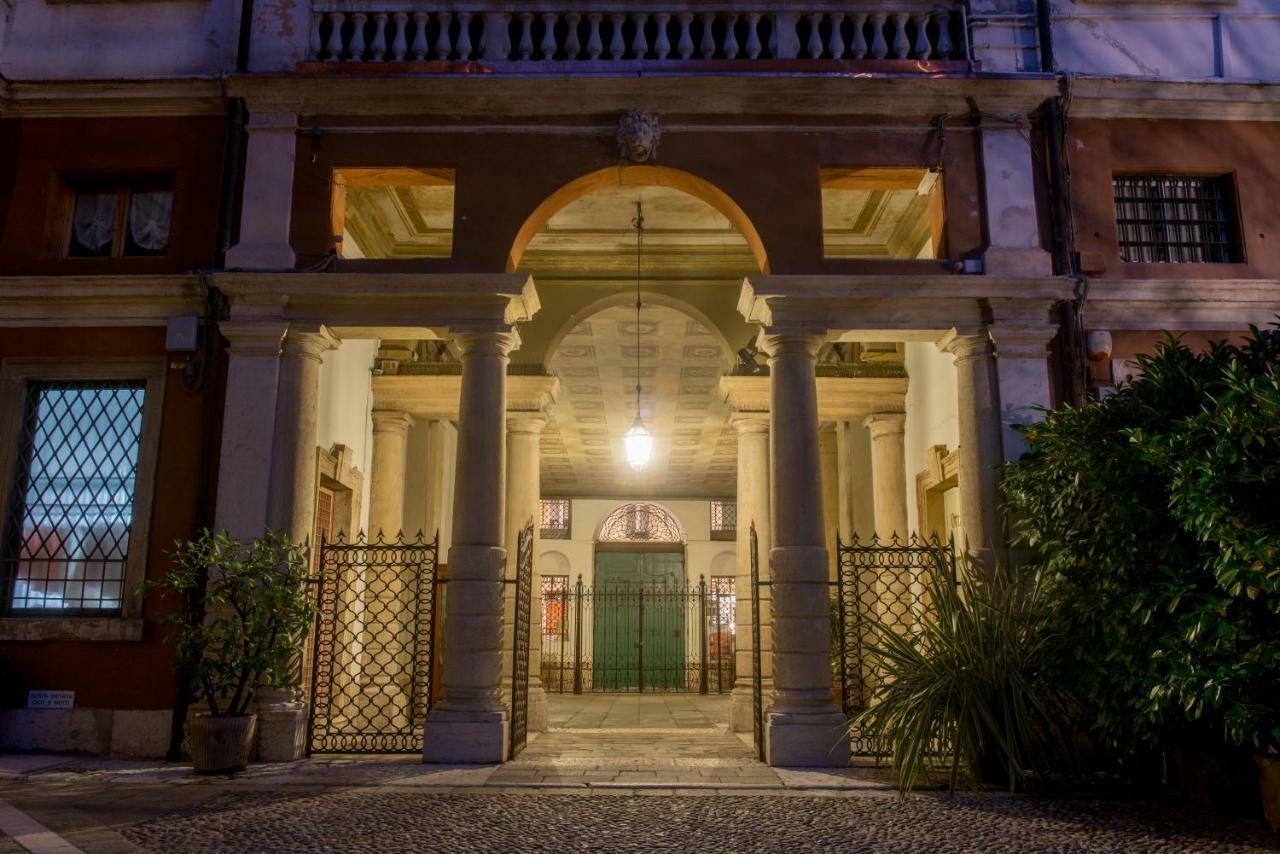 Il Cappello Di Giulietta Hotel เวโรนา ภายนอก รูปภาพ