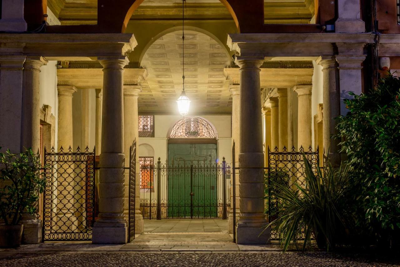 Il Cappello Di Giulietta Hotel เวโรนา ภายนอก รูปภาพ