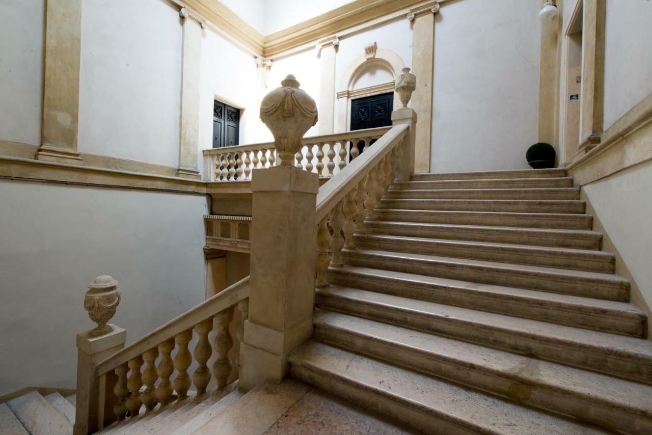Il Cappello Di Giulietta Hotel เวโรนา ภายนอก รูปภาพ