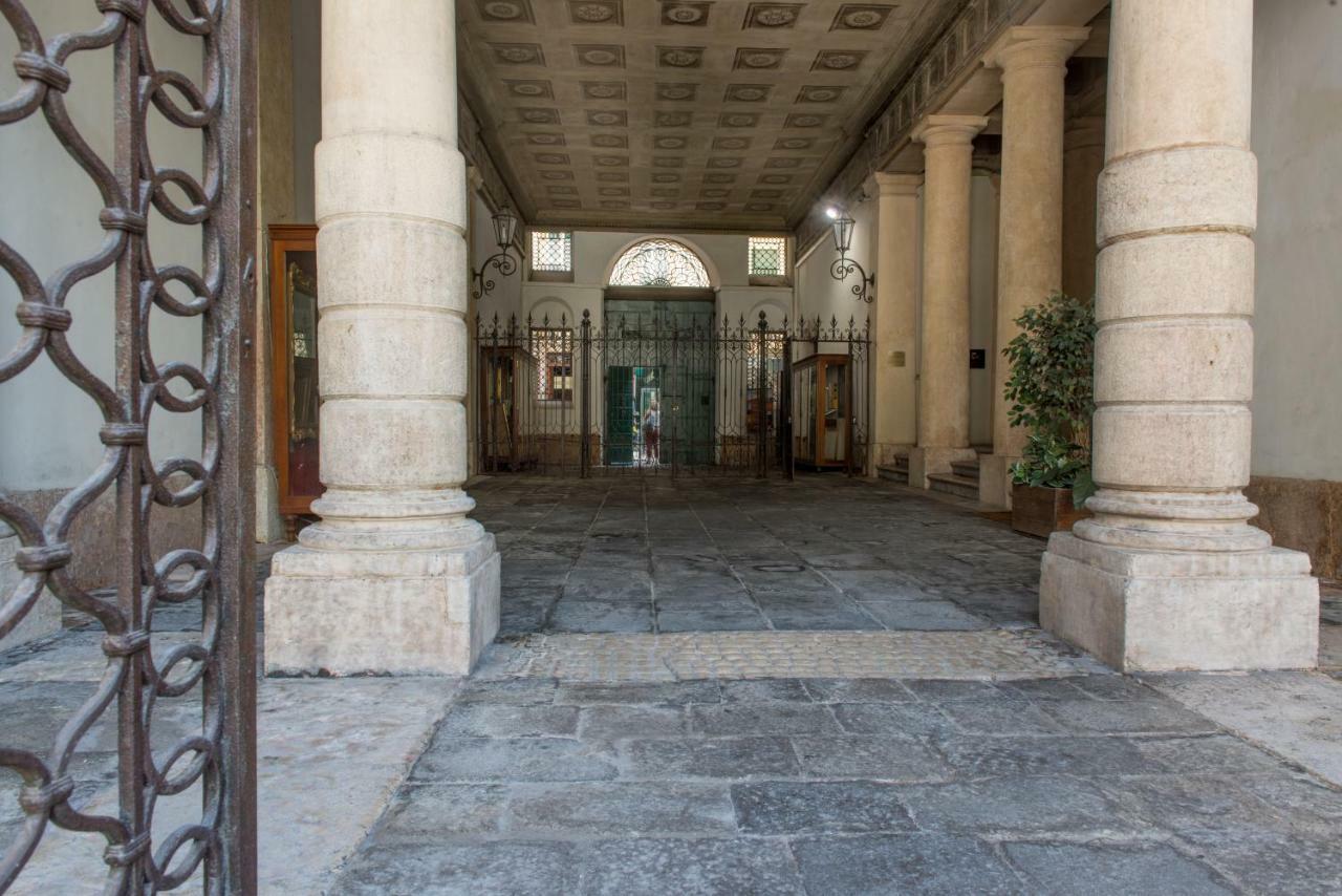 Il Cappello Di Giulietta Hotel เวโรนา ภายนอก รูปภาพ